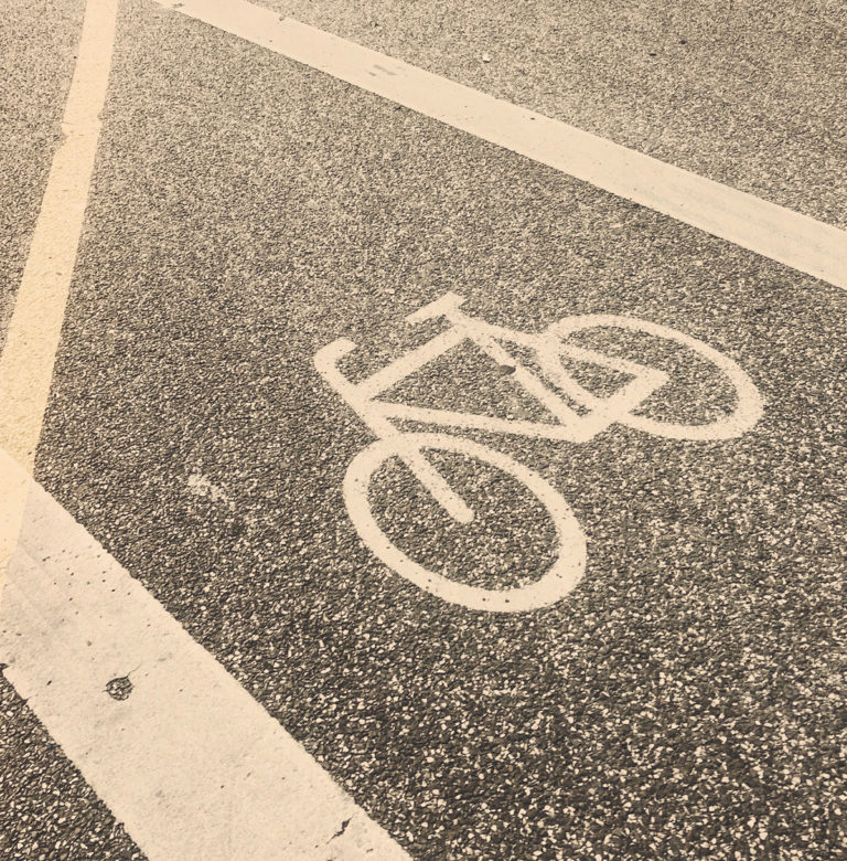 Physical Distancing: Platz für Velofahrer und Fussgänger durch autofreie Zonen?