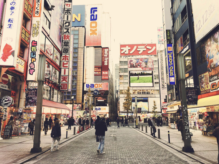 Die Werbeindustrie ist schlecht für das Klima. Muss Werbung reguliert werden?