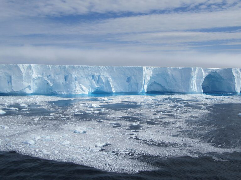 Klima: Antarktis-Eisplatten drohen zu brechen